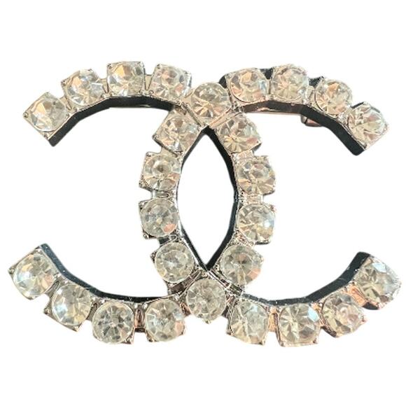 Chanel Silver Interlocking Brilliant Crystal Brooch Winter Act II 2021 (CCXX020) - Picture 1 of 5